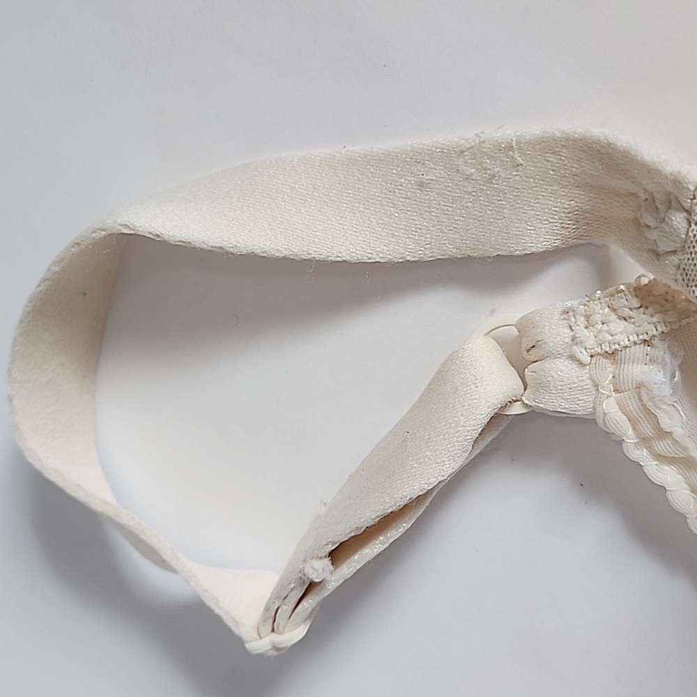 Bali cream underwire lace bra. - Picture 4 of 12